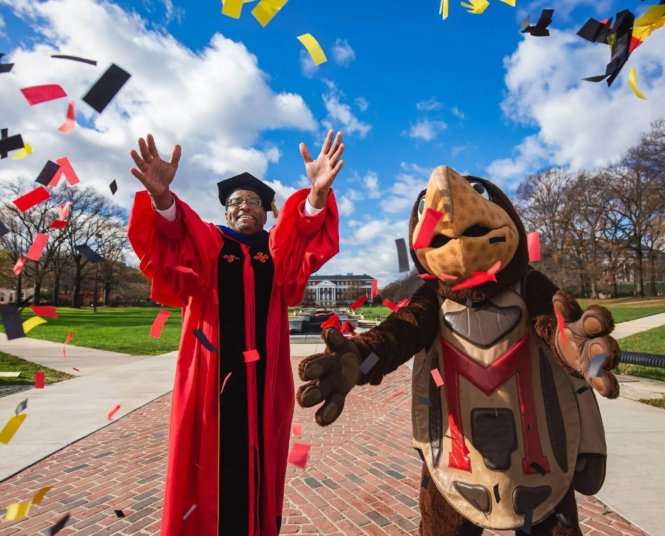 Graduation photo: Testudo on McKeldin Mall